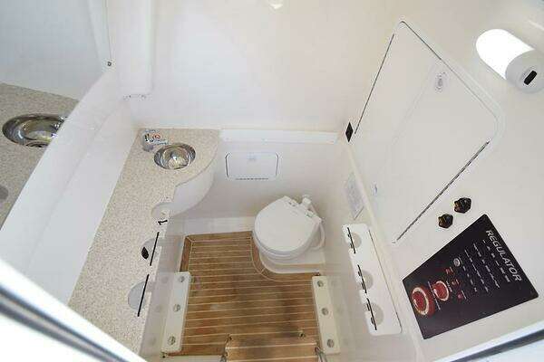 Regulator 31FS Yacht For Sale