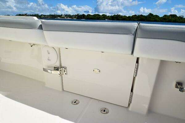 Regulator 31FS Yacht For Sale