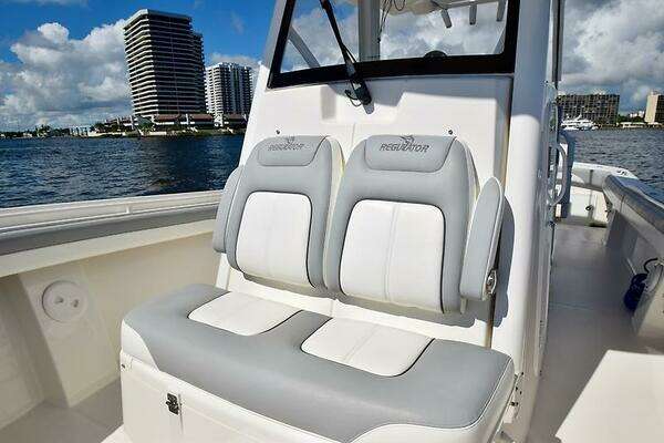 Regulator 31FS Yacht For Sale
