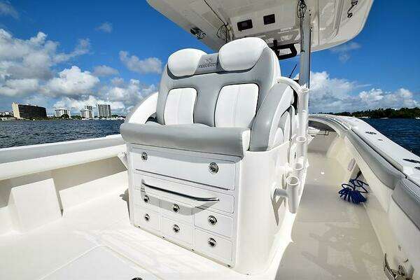 Regulator 31FS Yacht For Sale