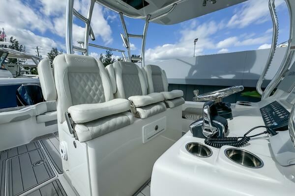 36 CC 36ft Front Runner Yacht For Sale