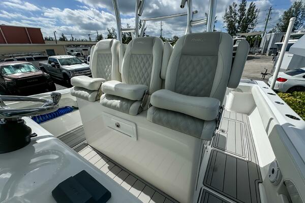 36 CC 36ft Front Runner Yacht For Sale
