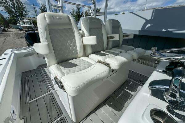 36 CC 36ft Front Runner Yacht For Sale