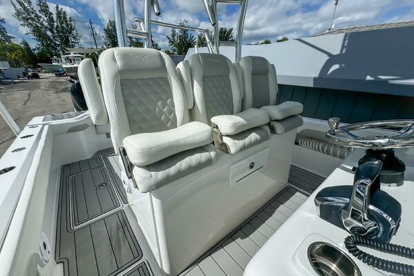 36 CC 36ft Front Runner Yacht For Sale
