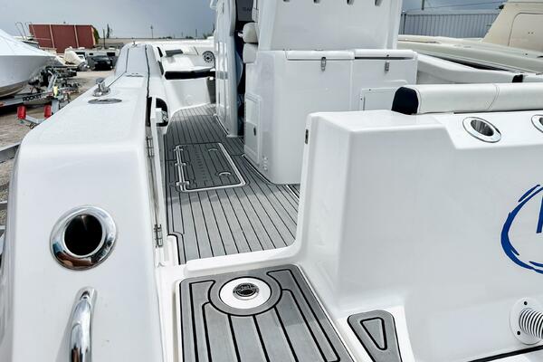 292 CC Adventure 29ft Tidewater Yacht For Sale