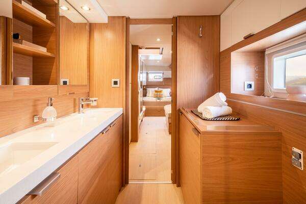 Bali 4.4 Yacht For Sale