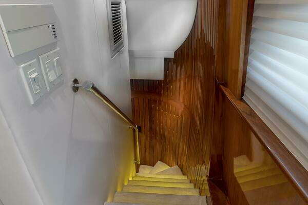 Hatteras 80 Yacht For Sale