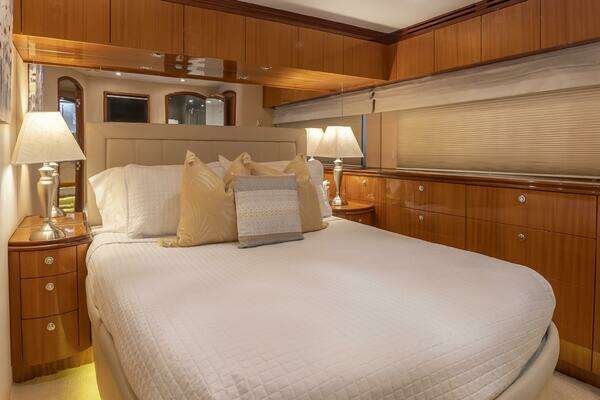 Hatteras 80 Yacht For Sale