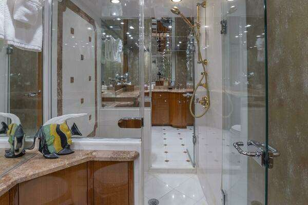 Hatteras 80 Yacht For Sale