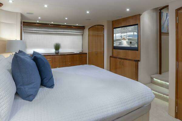 Hatteras 80 Yacht For Sale