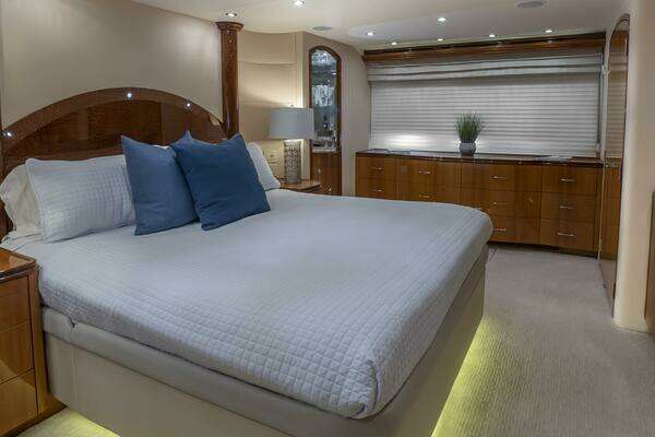 Hatteras 80 Yacht For Sale