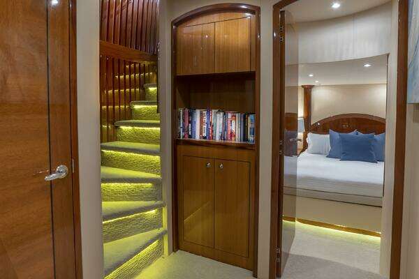 Hatteras 80 Yacht For Sale