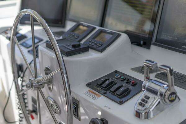 Hatteras 80 Yacht For Sale