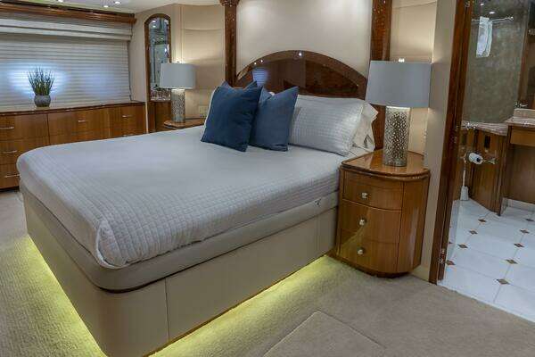 Hatteras 80 Yacht For Sale