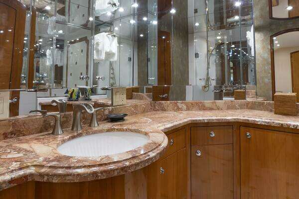 Hatteras 80 Yacht For Sale