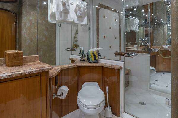 Hatteras 80 Yacht For Sale