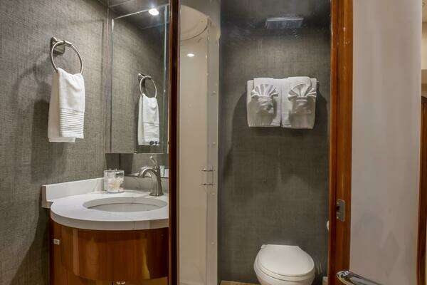 Hatteras 80 Yacht For Sale