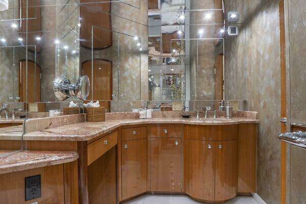 Hatteras 80 Yacht For Sale