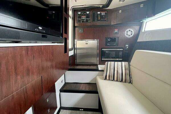 Monterey 385 SE Yacht For Sale