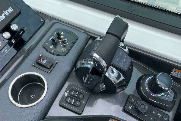 Monterey 385 SE Yacht For Sale