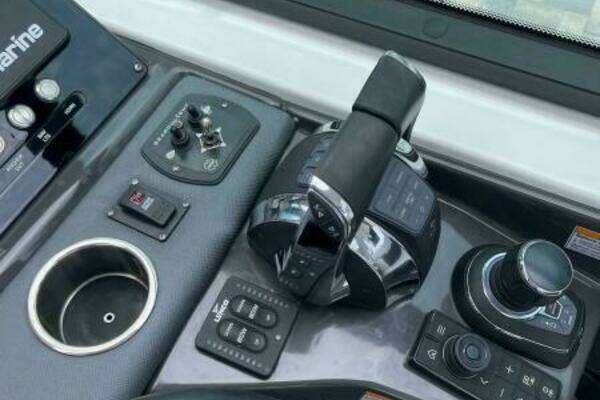 Monterey 385 SE Yacht For Sale