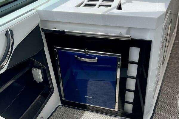 Monterey 385 SE Yacht For Sale