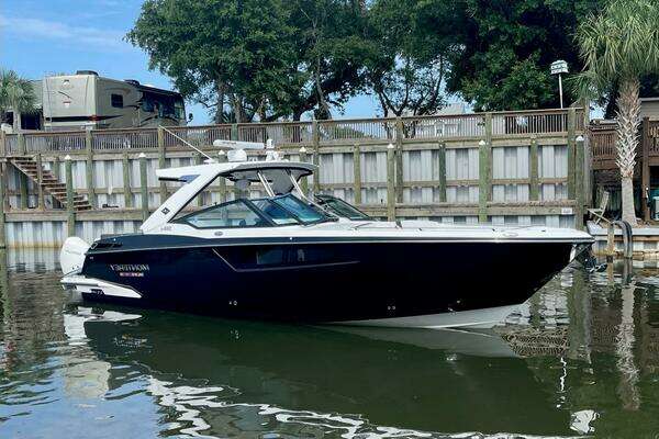 Monterey 385 SE Yacht For Sale