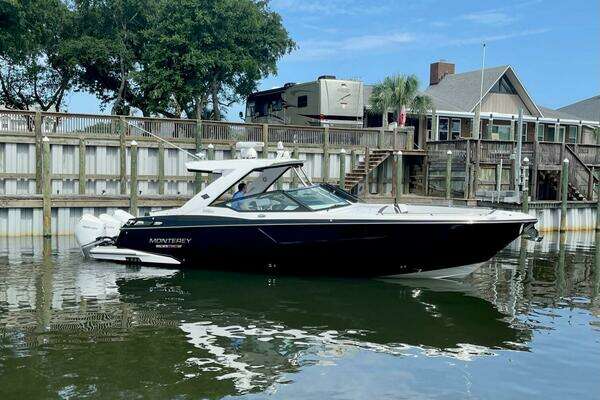 38-ft-Monterey-2021-385 SE-Mia Victoria Gulf Breeze Florida United States  yacht for sale