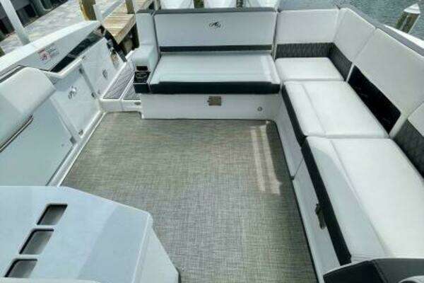 Monterey 385 SE Yacht For Sale