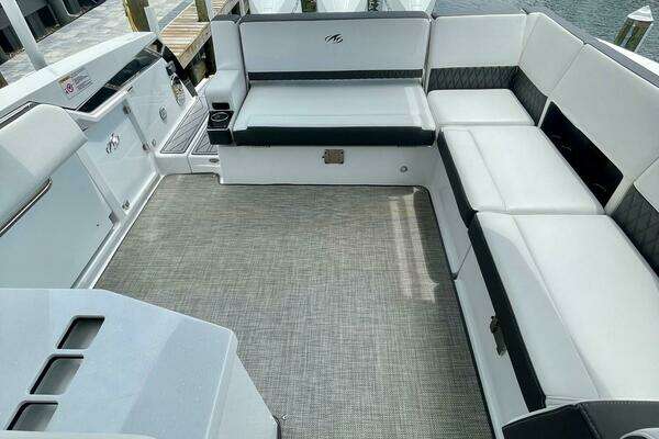 Monterey 385 SE Yacht For Sale