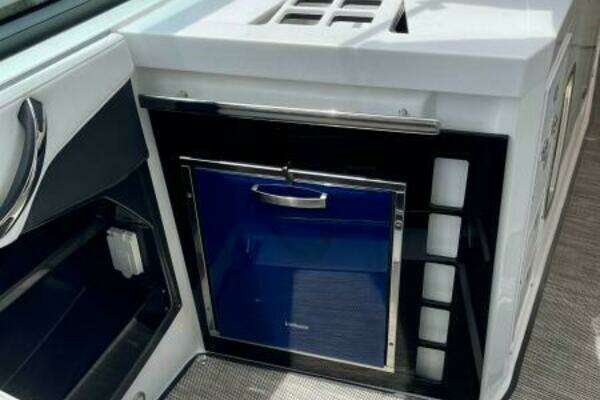 Monterey 385 SE Yacht For Sale