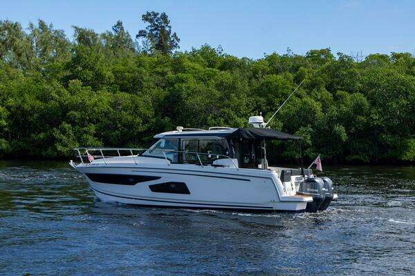 Jeanneau NC 1095 Yacht For Sale