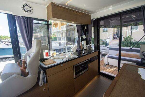 Jeanneau NC 1095 Yacht For Sale