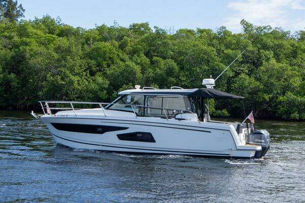 Jeanneau NC 1095 Yacht For Sale