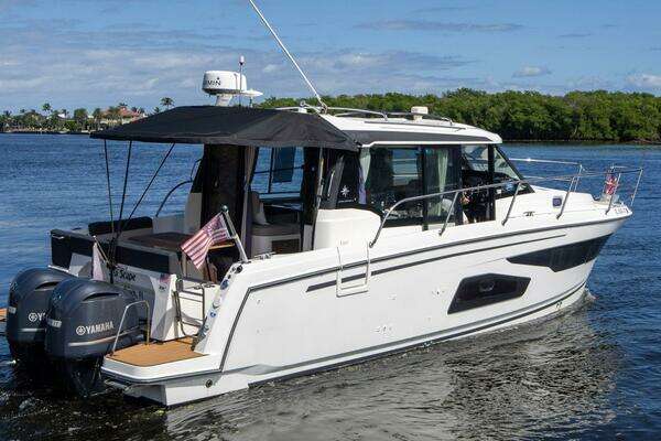 Jeanneau NC 1095 Yacht For Sale