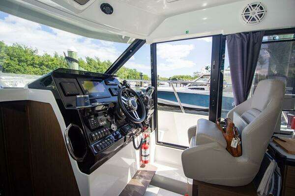 Jeanneau NC 1095 Yacht For Sale