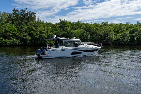 Jeanneau NC 1095 Yacht For Sale