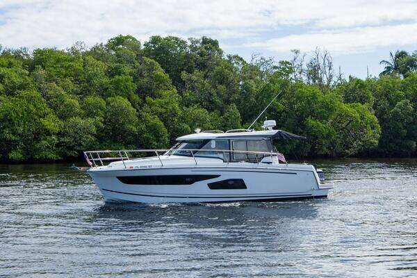 Jeanneau NC 1095 Yacht For Sale