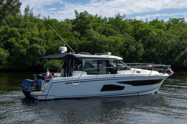 Jeanneau NC 1095 Yacht For Sale