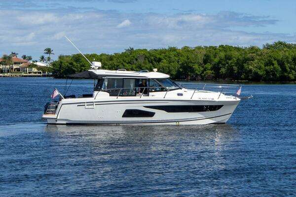 Jeanneau NC 1095 Yacht For Sale