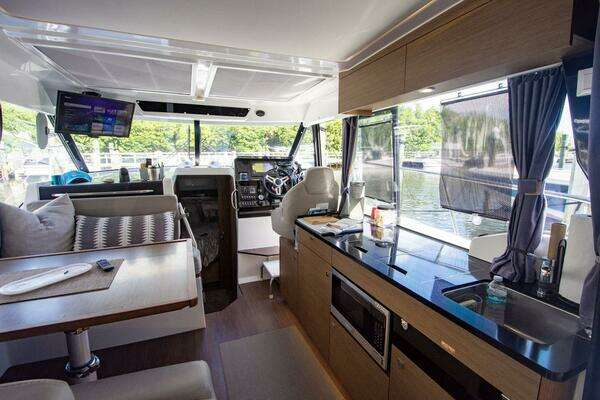 Jeanneau NC 1095 Yacht For Sale