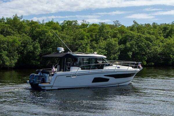 Jeanneau NC 1095 Yacht For Sale