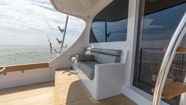 On the DL 65ft Hatteras Yacht For Sale