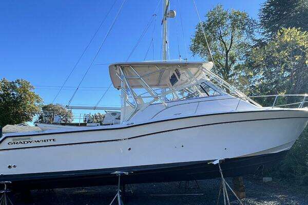 Photo of the 2004 Grady-White Express 330 "ZIG ZAG"