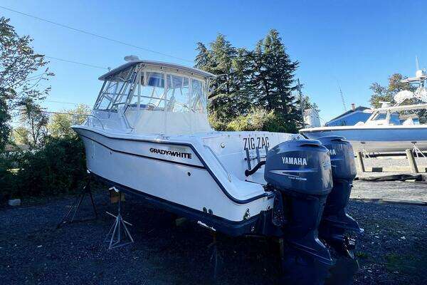 Photo of the 2004 Grady-White Express 330 "ZIG ZAG"