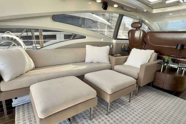 2011 Azimut 68