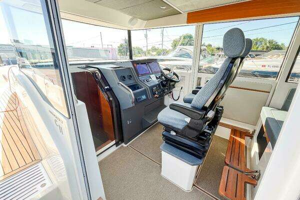 Nimbus C-11 Yacht For Sale