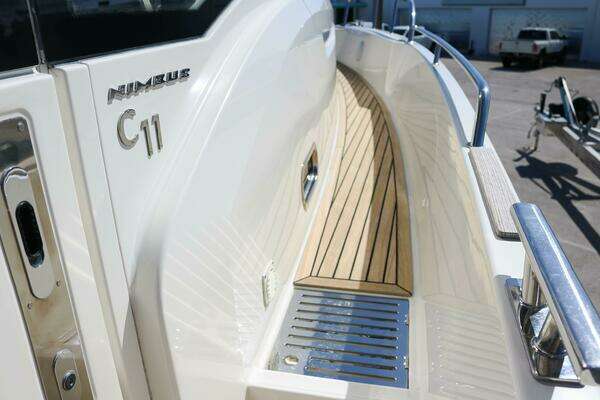 Nimbus C-11 Yacht For Sale