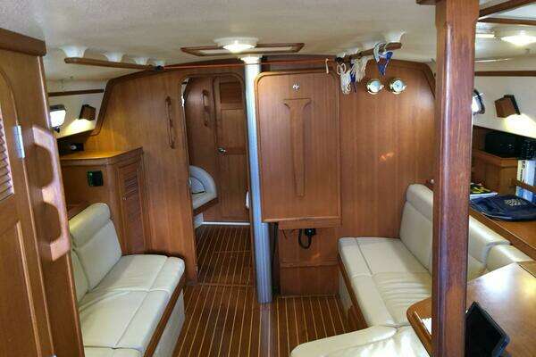 Island Packet 420 Yacht For Sale