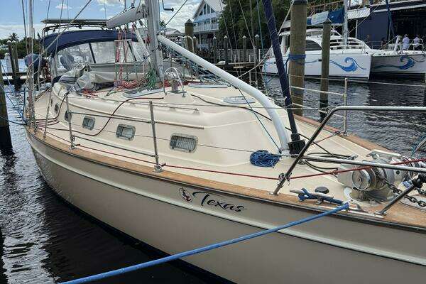 Island Packet 420 Yacht For Sale